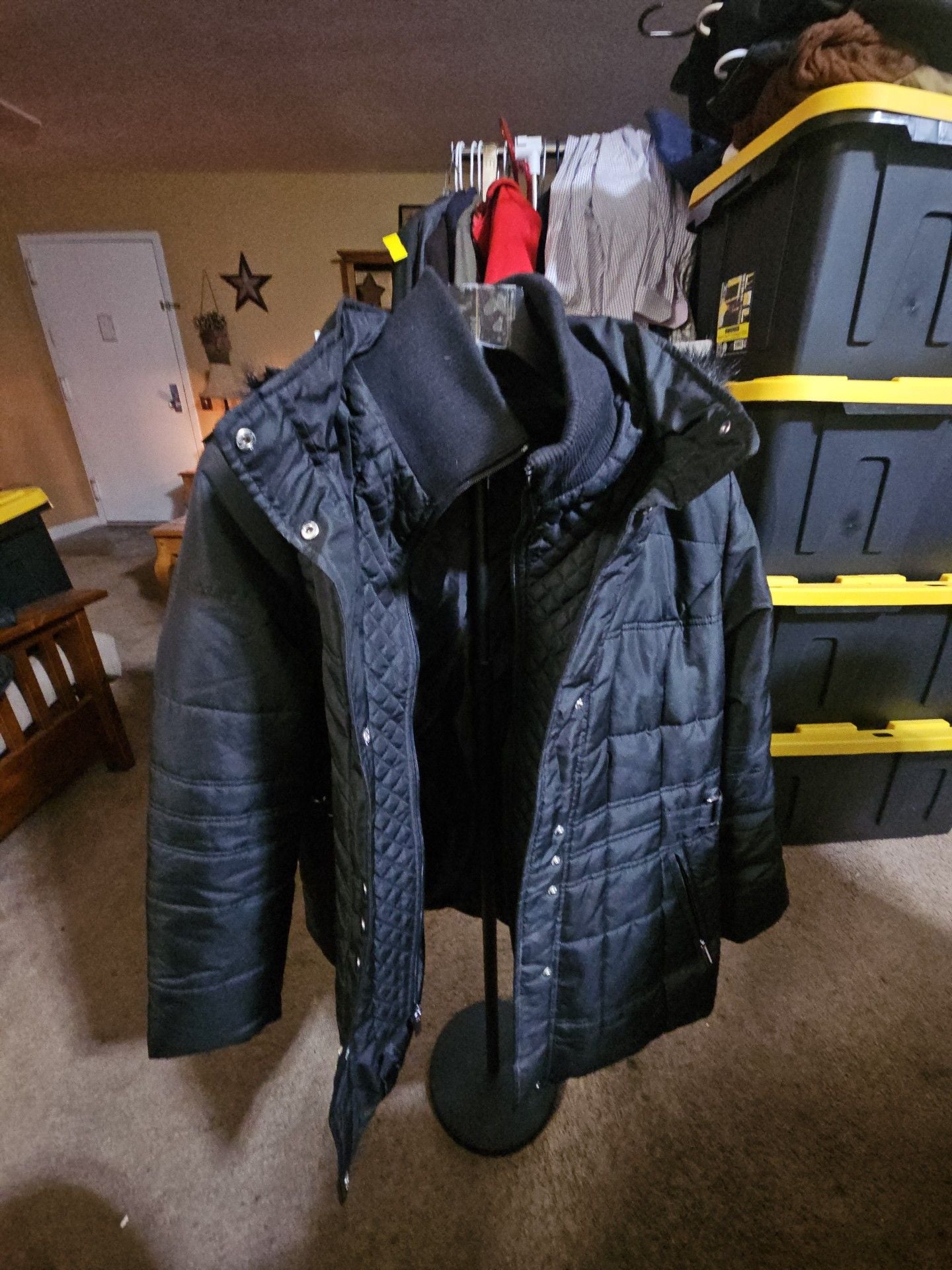 d.e.t.ails INTL Quilted Puffer Jacket Size L Black Faux Fur Hood 2