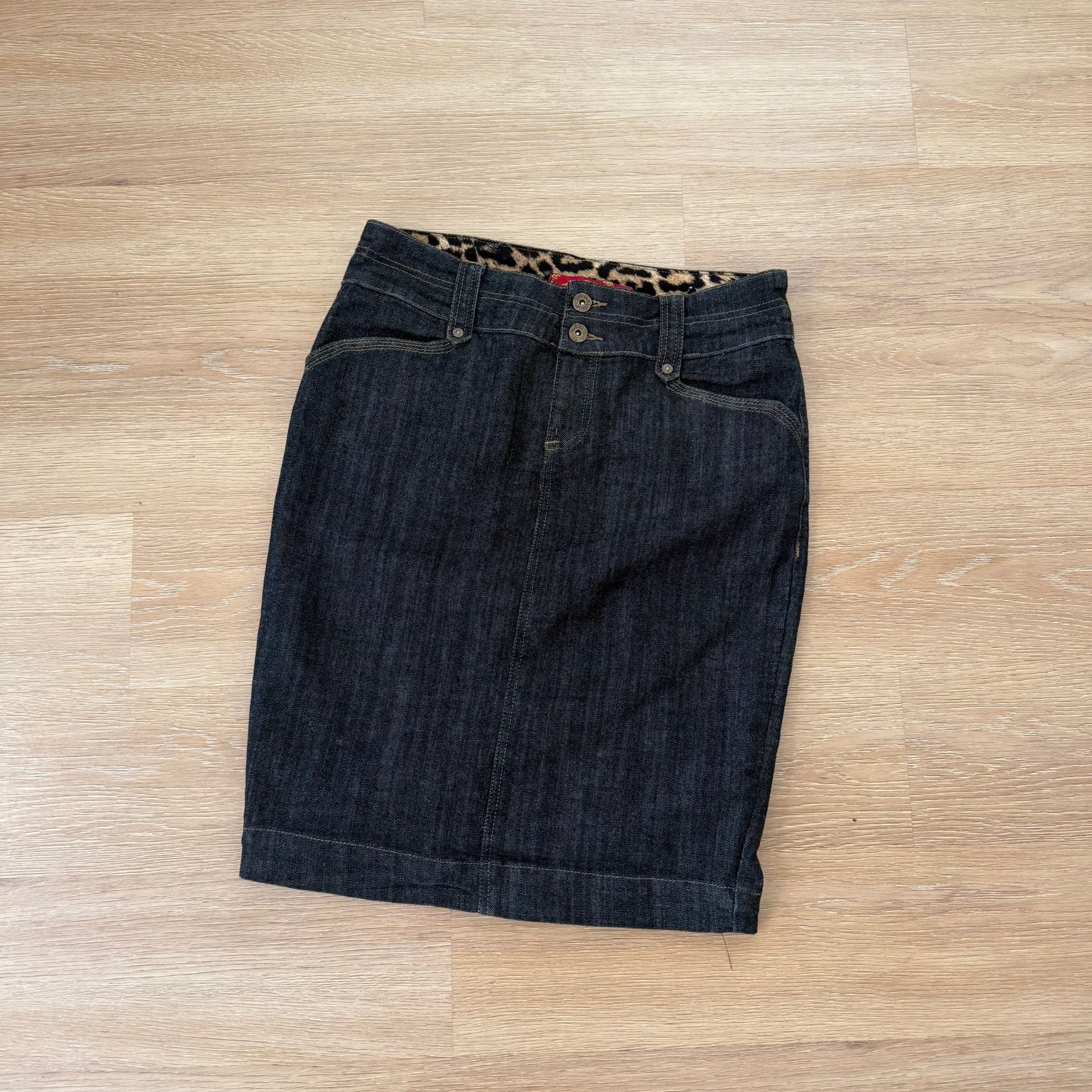 One 5 One Denim Skirt Size M Dark Wash Leopard Waistband 2