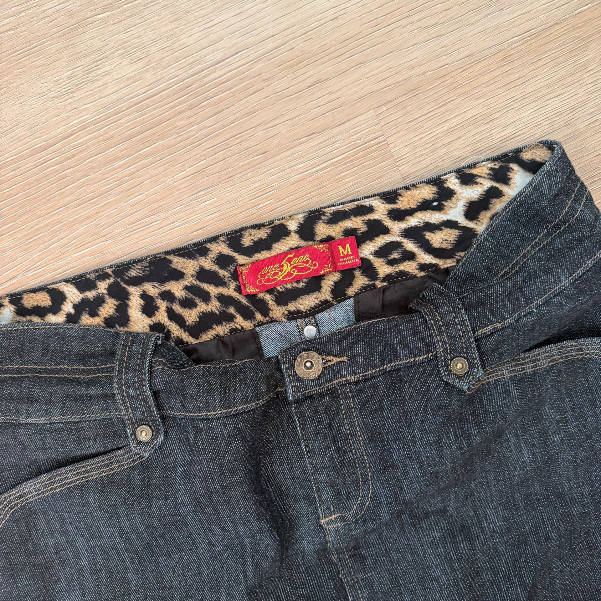 One 5 One Denim Skirt Size M Dark Wash Leopard Waistband 3