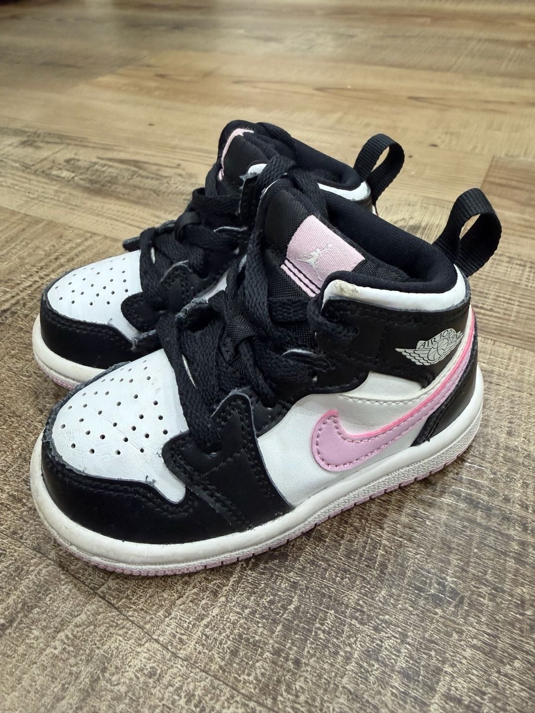Nike Air Jordan 1 Mid sneakers toddler tennis shoes White Black Pink 2