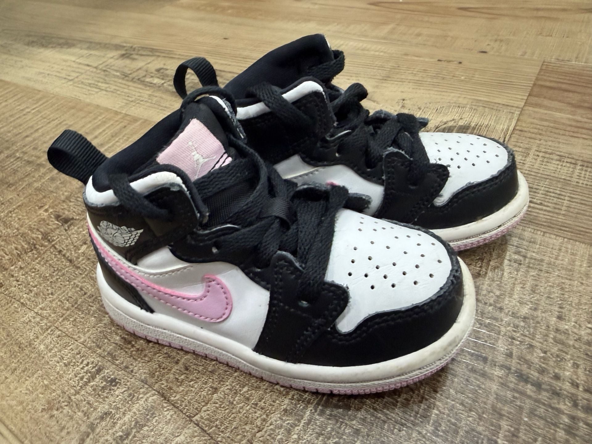 Nike Air Jordan 1 Mid sneakers toddler tennis shoes White Black Pink 4