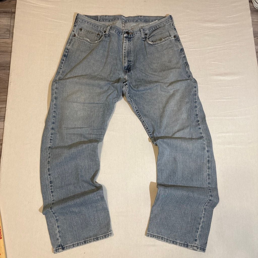 Wrangler Relax Straight Light Wash Denim Jeans Size 38x34 2