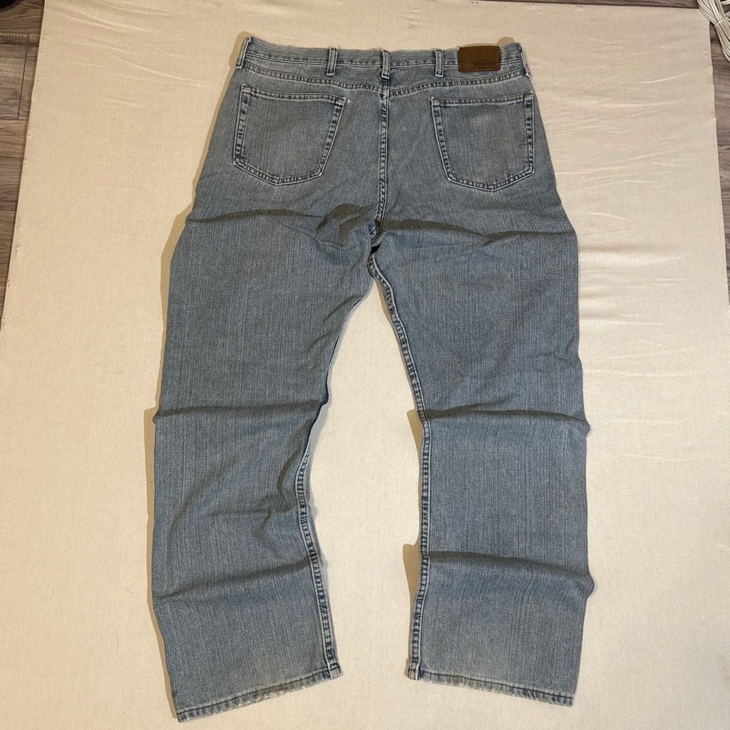 Wrangler Relax Straight Light Wash Denim Jeans Size 38x34 3
