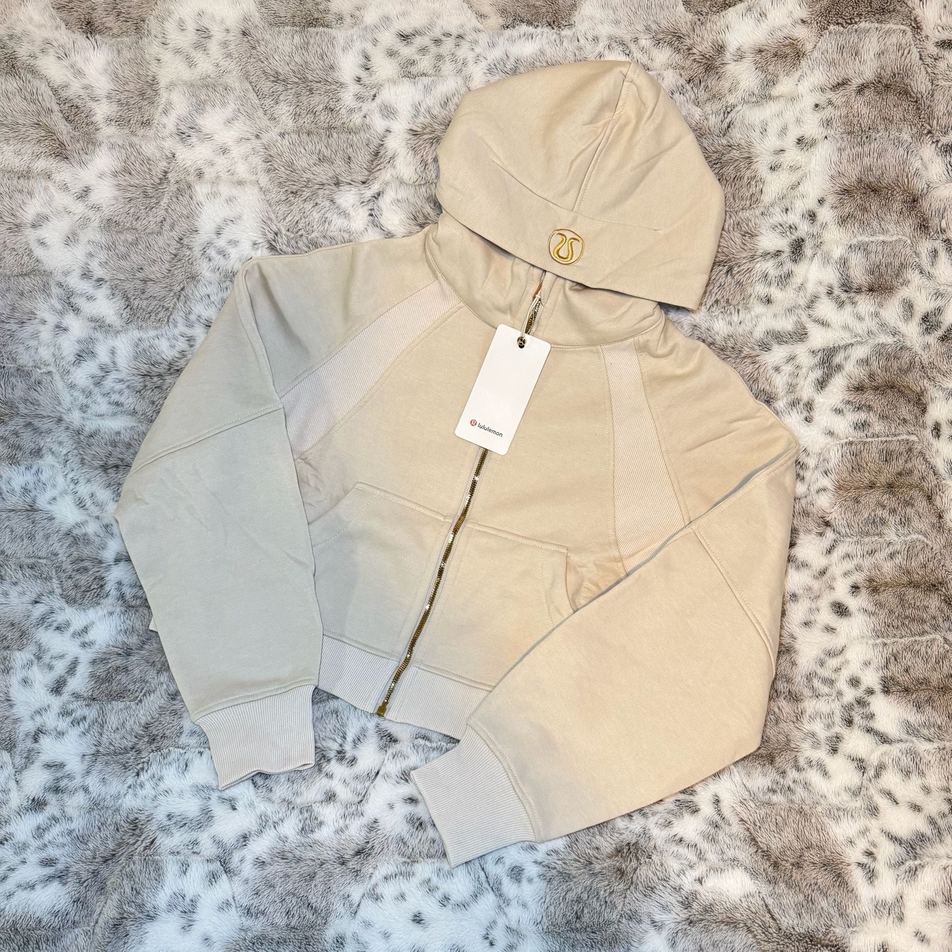 Lululemon Scuba Zip Hoodie Size 8 Beige Gold Logo Crop 2