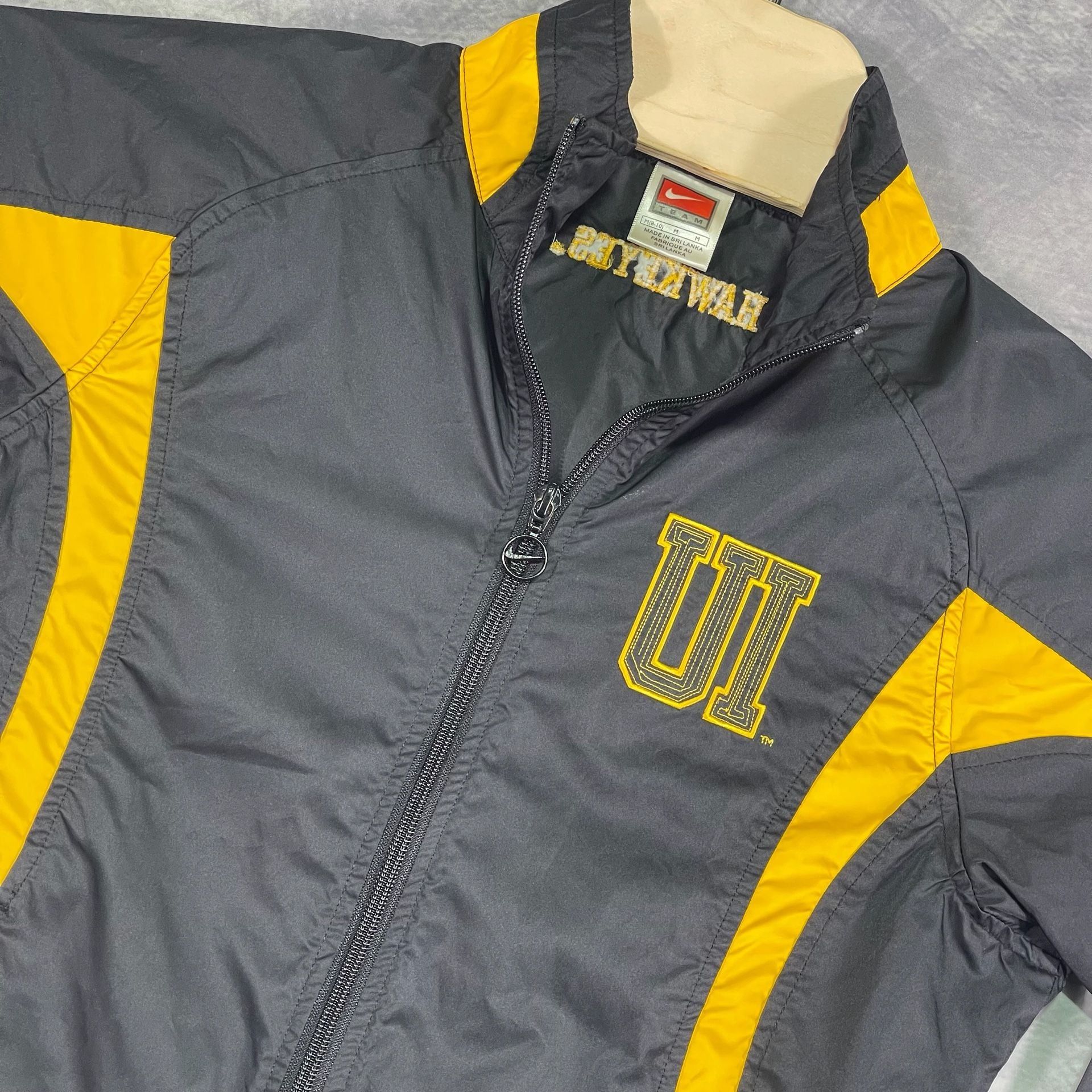 Nike Iowa Hawkeyes Jacket Size M (8-10) Black Yellow Full Zip Windbreaker 8