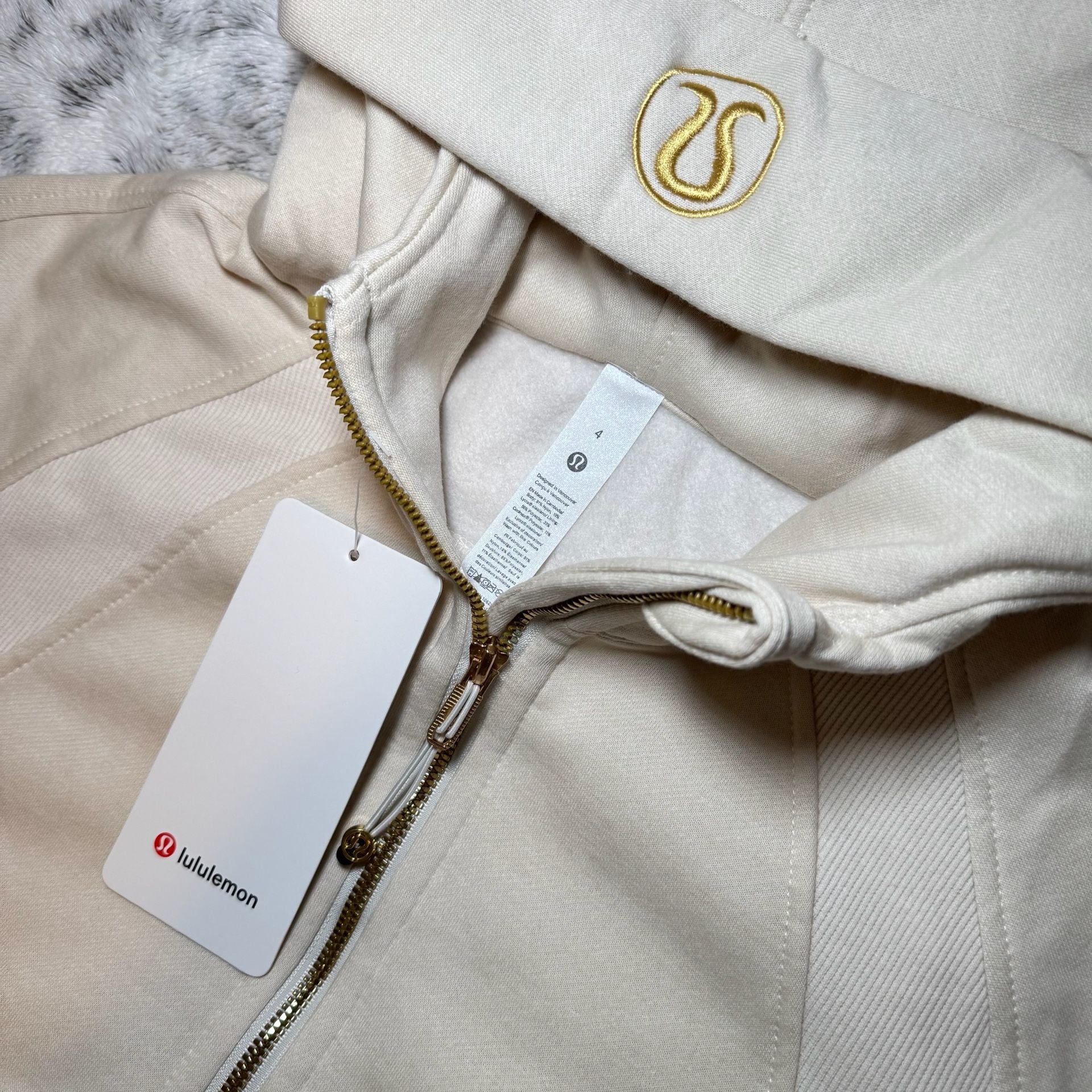 Lululemon Scuba Zip Hoodie Size 8 Beige Gold Logo Crop 4
