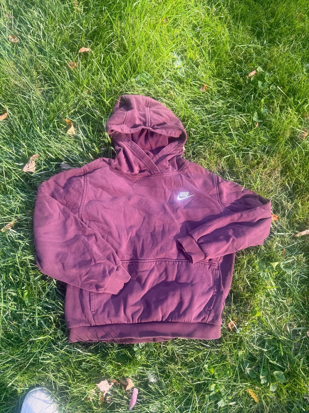 Nike kids Hoodie Size XL Maroon Pullover Sweatshirt 2