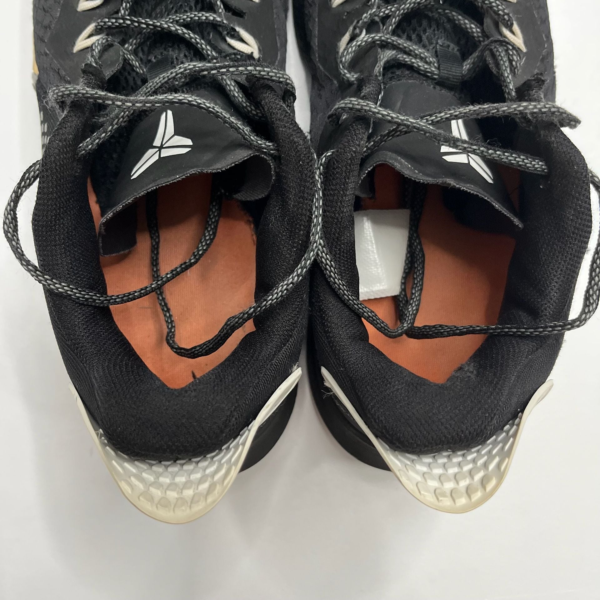 NIKE KOBE MAMBA FURY BLACK & WHITE SIZE 12 8