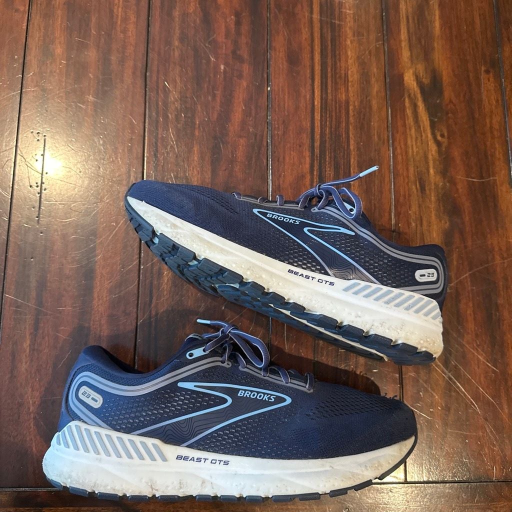 Brooks Beast GTS 23 Navy White Running Shoes Size 10.5 2