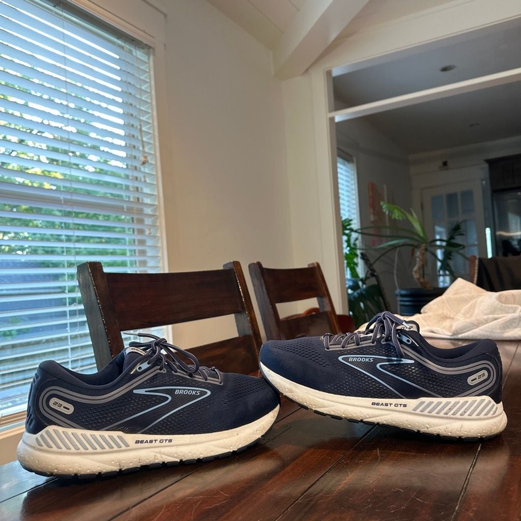 Brooks Beast GTS 23 Navy White Running Shoes Size 10.5 3