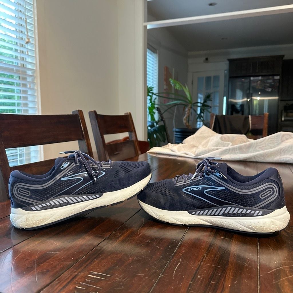 Brooks Beast GTS 23 Navy White Running Shoes Size 10.5 4