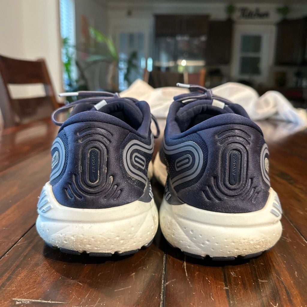 Brooks Beast GTS 23 Navy White Running Shoes Size 10.5 5