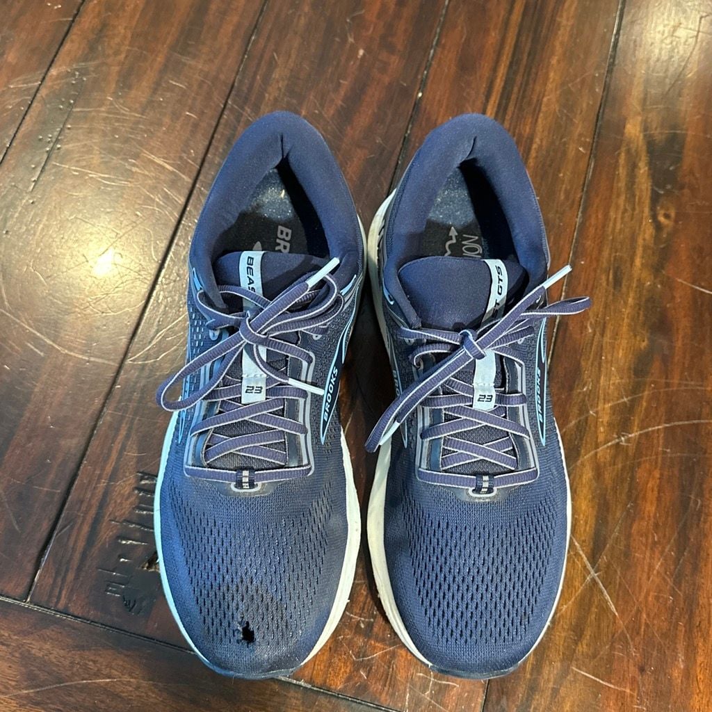 Brooks Beast GTS 23 Navy White Running Shoes Size 10.5 6