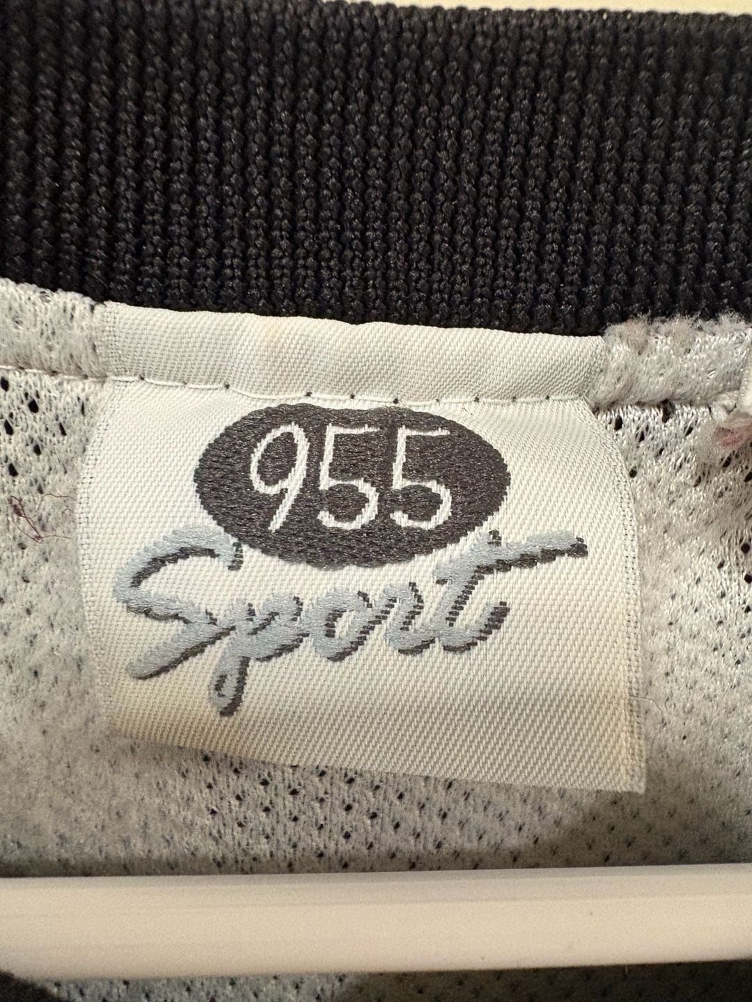 Vintage 80s 955 Sport Nylon Pullover Windbreaker Black Blue White Striped cuffs and bottom
Size is on the 4th slide
Dm for measurements
Send offers
#80s #GOLFWEAR #Windbreaker
#windbreaker #athletic 4