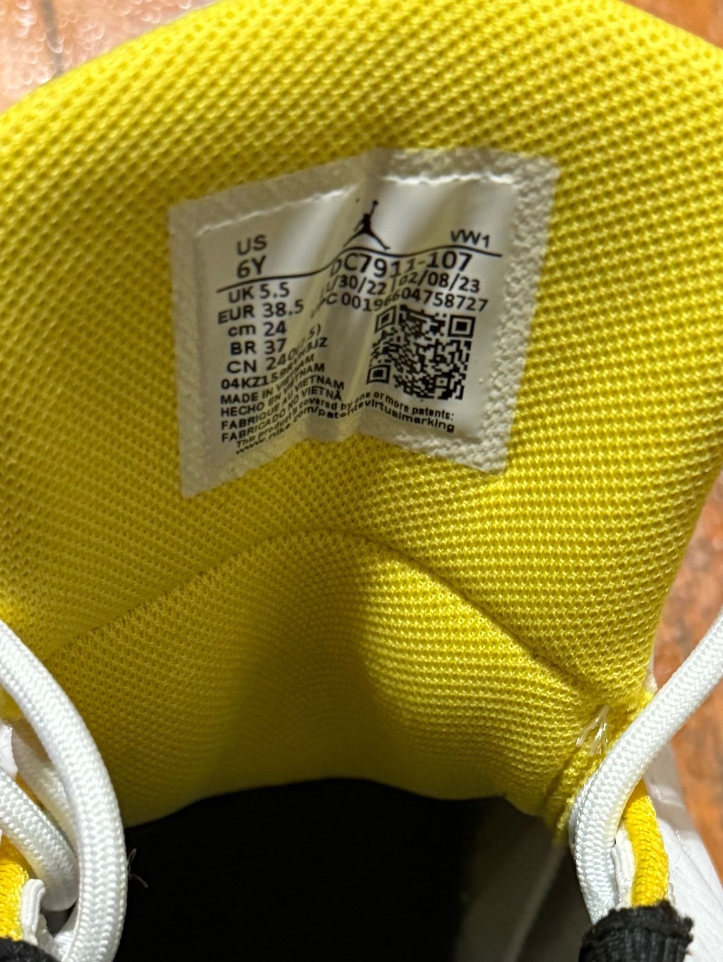 Jordan Jumpman Pro GS Size 6Y White Black Yellow Sneakers 4