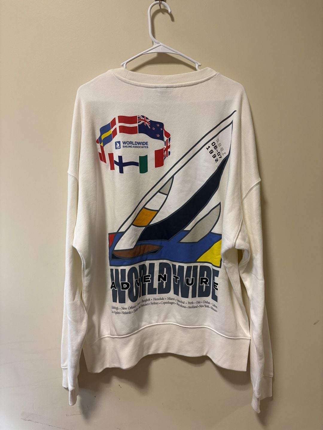 Oceanic Yacht Race 92 Worldwide Adventure Oversized Sweatshirt Cream H&M
Size Mens XL
Dm for measurements
Send offers
#yachtrace #sailing #H&M 3