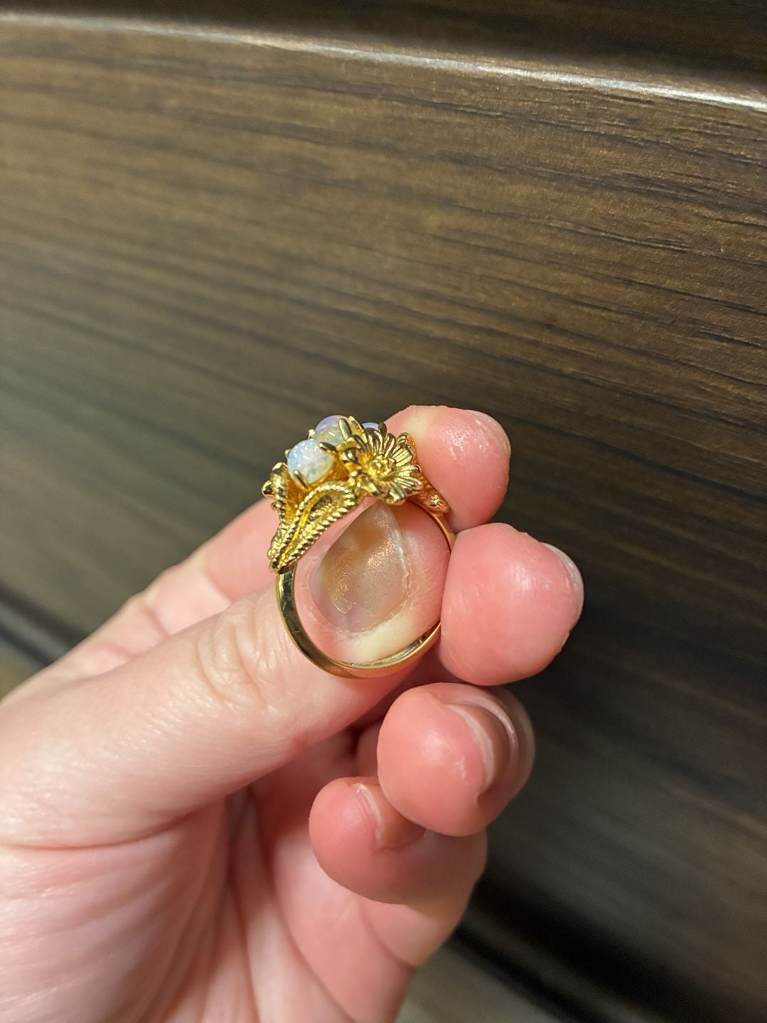 Vintage 1960s Avon Gold Tone Floral Statement Ring With Faux Opals 6