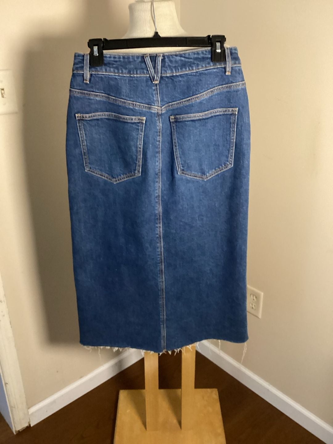 Veronica Beard Denim Skirt Size 6 Blue Midi Front Slit Raw Hem 6