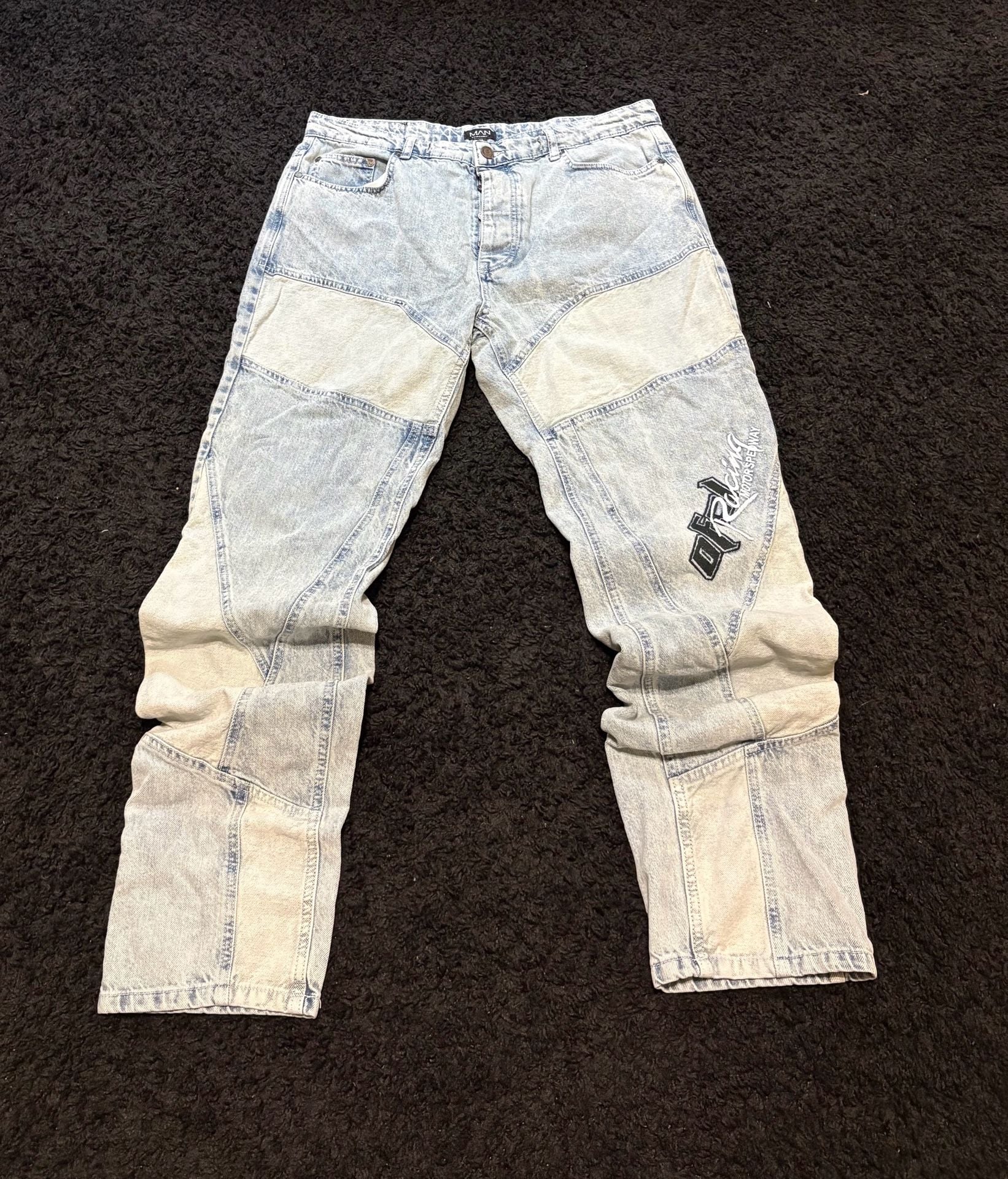Boohoo Man Denim patterned Button Fly Patchwork Racing Motor Speedway Jeans
Straight leg SIZE Mens 38x32
Dm for measurements
Send offers
#racing #motorcycle #Denim 2