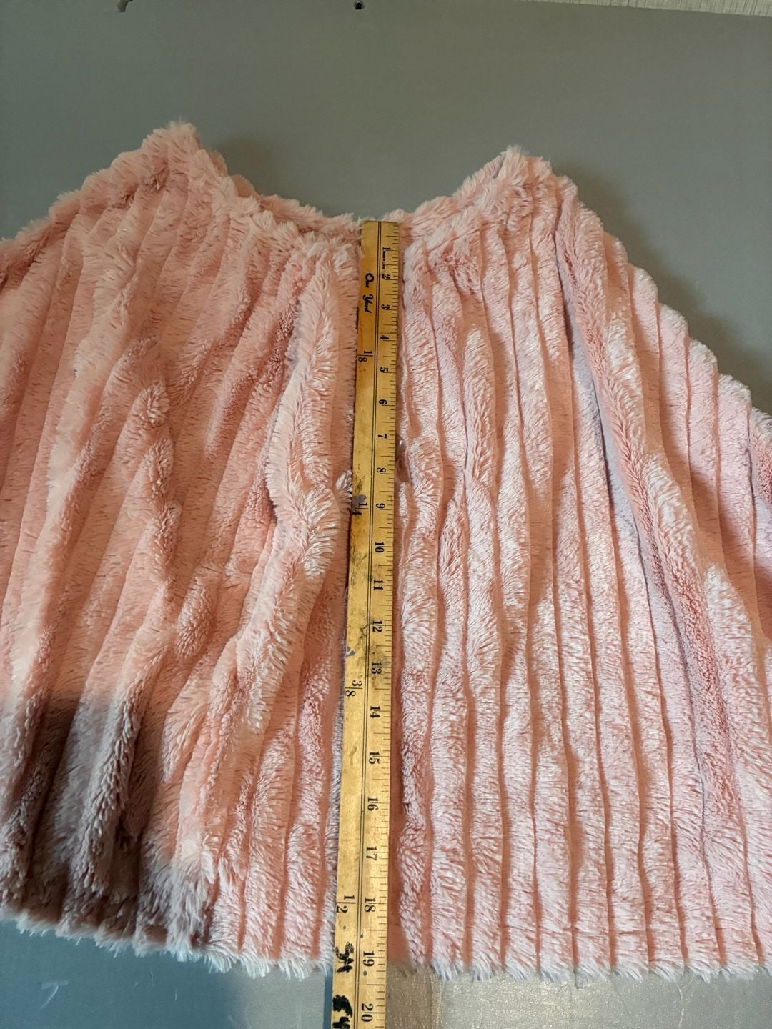 Bailey Boys Classic Pink Faux Fur Cape With Pockets Size 4-6 ..., 3