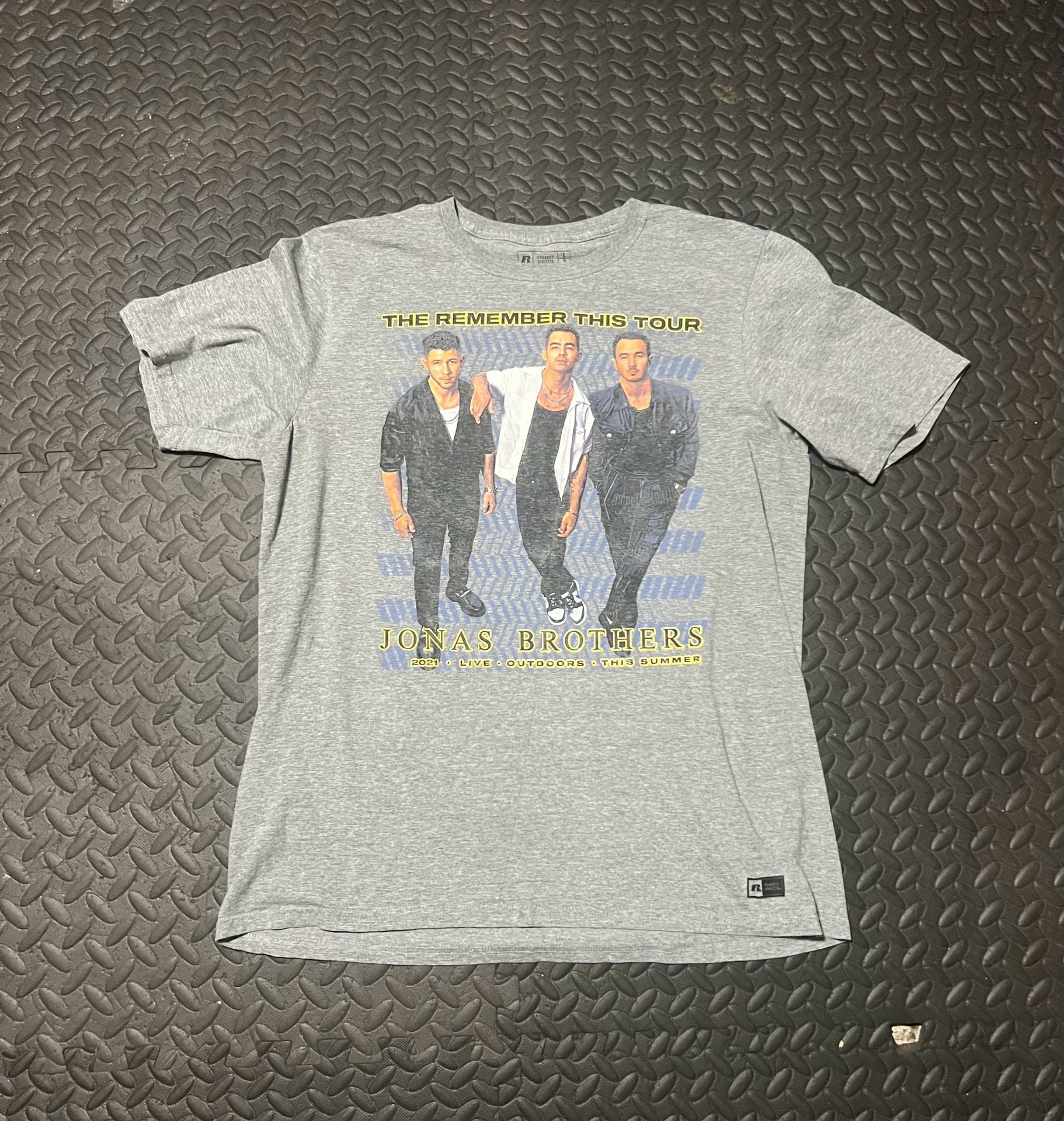 Jonas Brothers The Remember This Tour Concert T-Shirt Gray 2