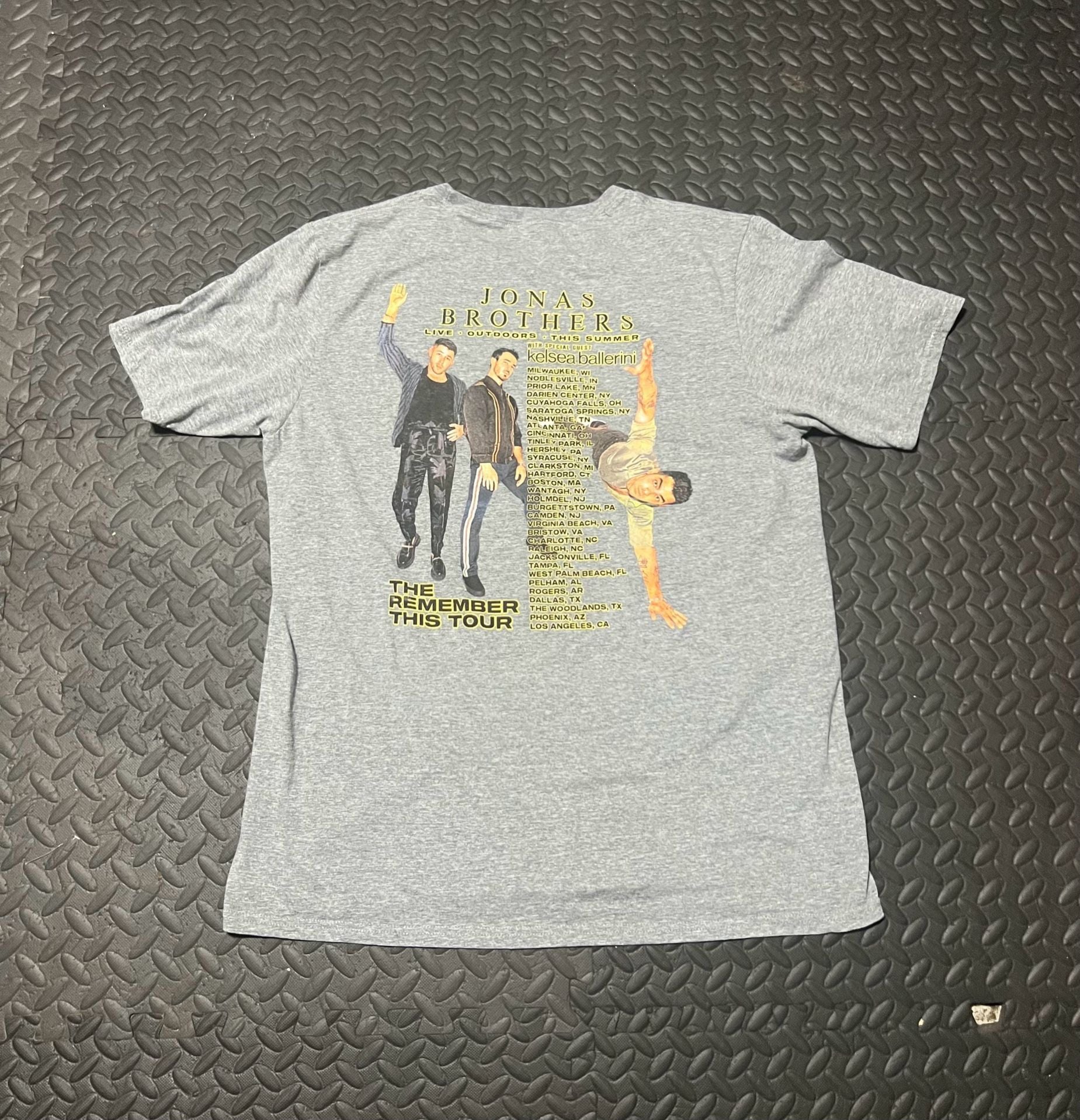 Jonas Brothers The Remember This Tour Concert T-Shirt Gray 4