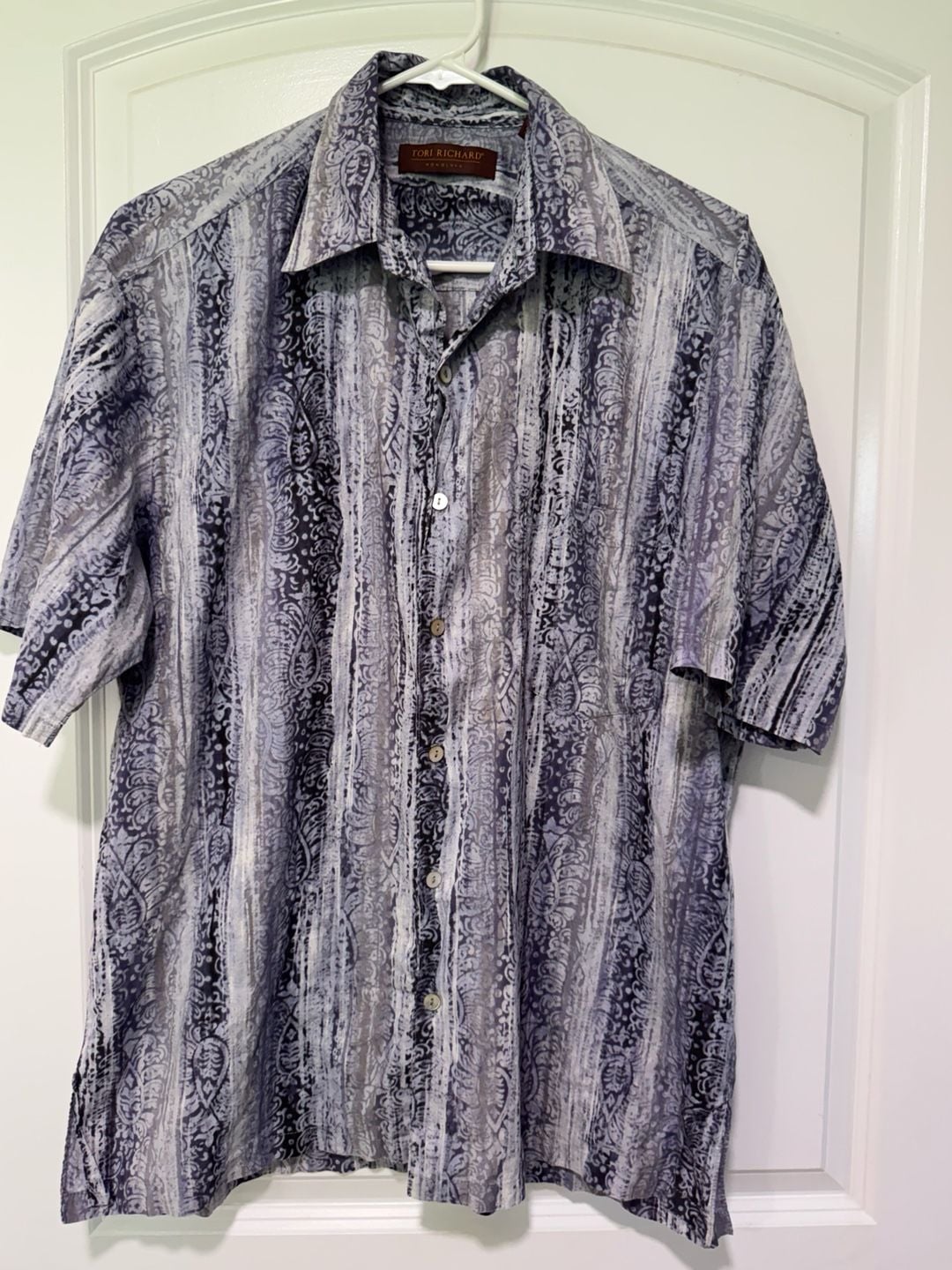 Paisley Print Hawaiian Aloha Shirt Gray Purple Coastal Resort Men's Size M 2
