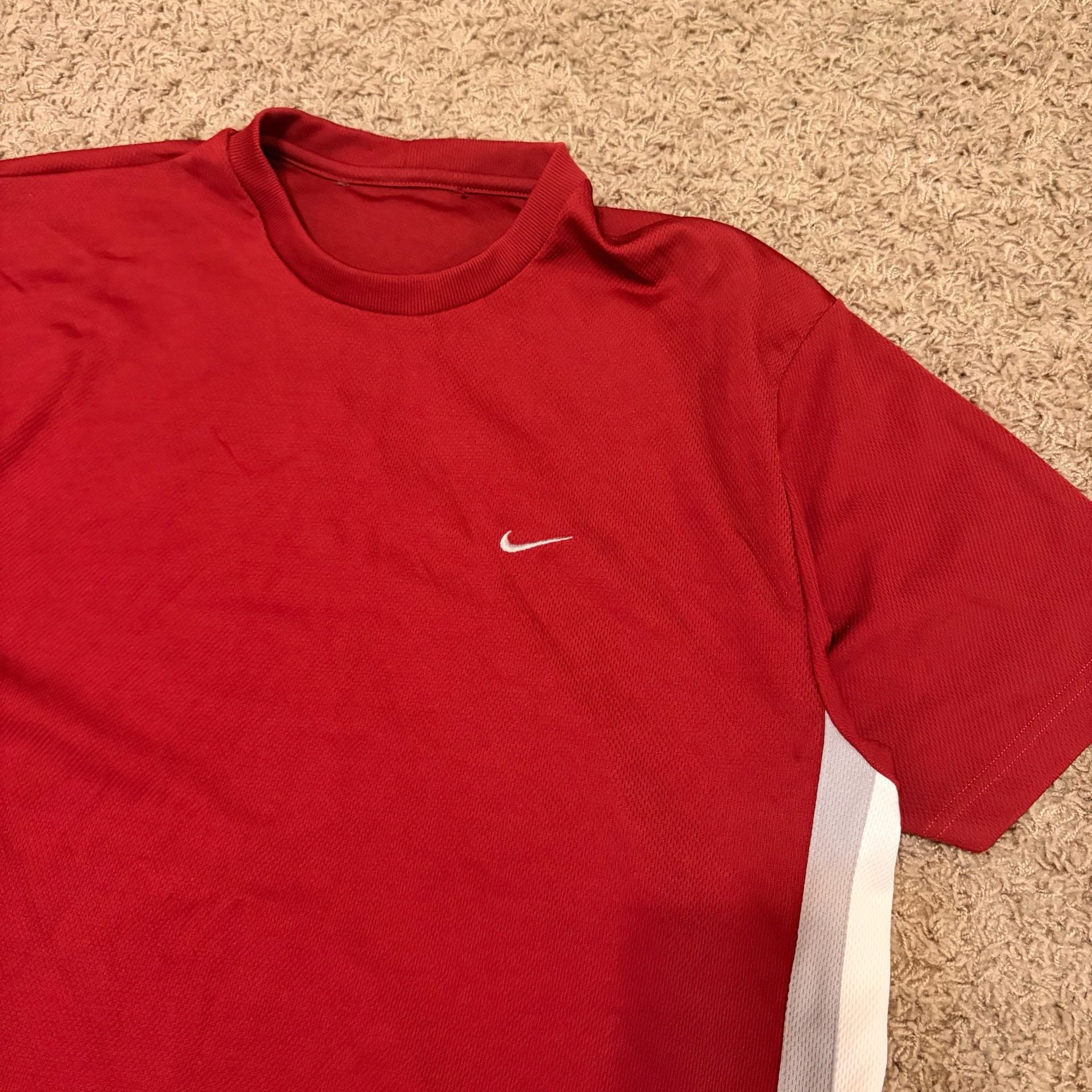 Nike Athletic T-Shirt Red White Mesh Side Panels 3
