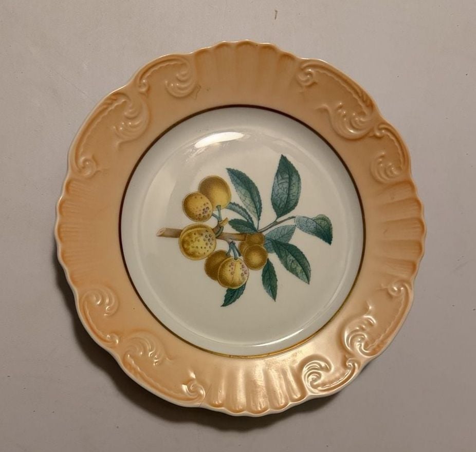 Mottahedeh Vista Alegre Botanical Fruit Plate Peach Scalloped Edge 1