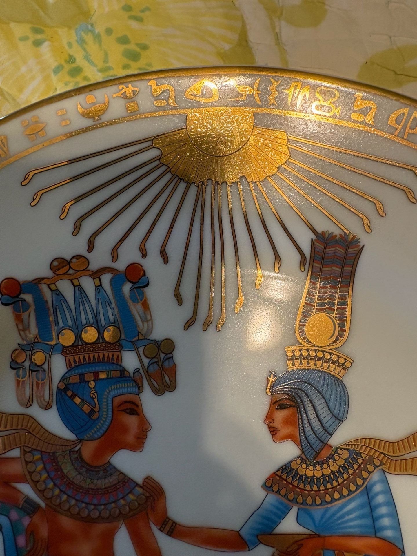 EUC Egyptian Revival Decorative Collector Plate Nefertiti and Akhenaten 2