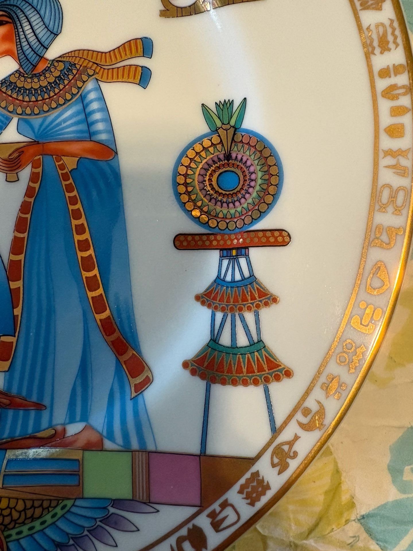 EUC Egyptian Revival Decorative Collector Plate Nefertiti and Akhenaten 4