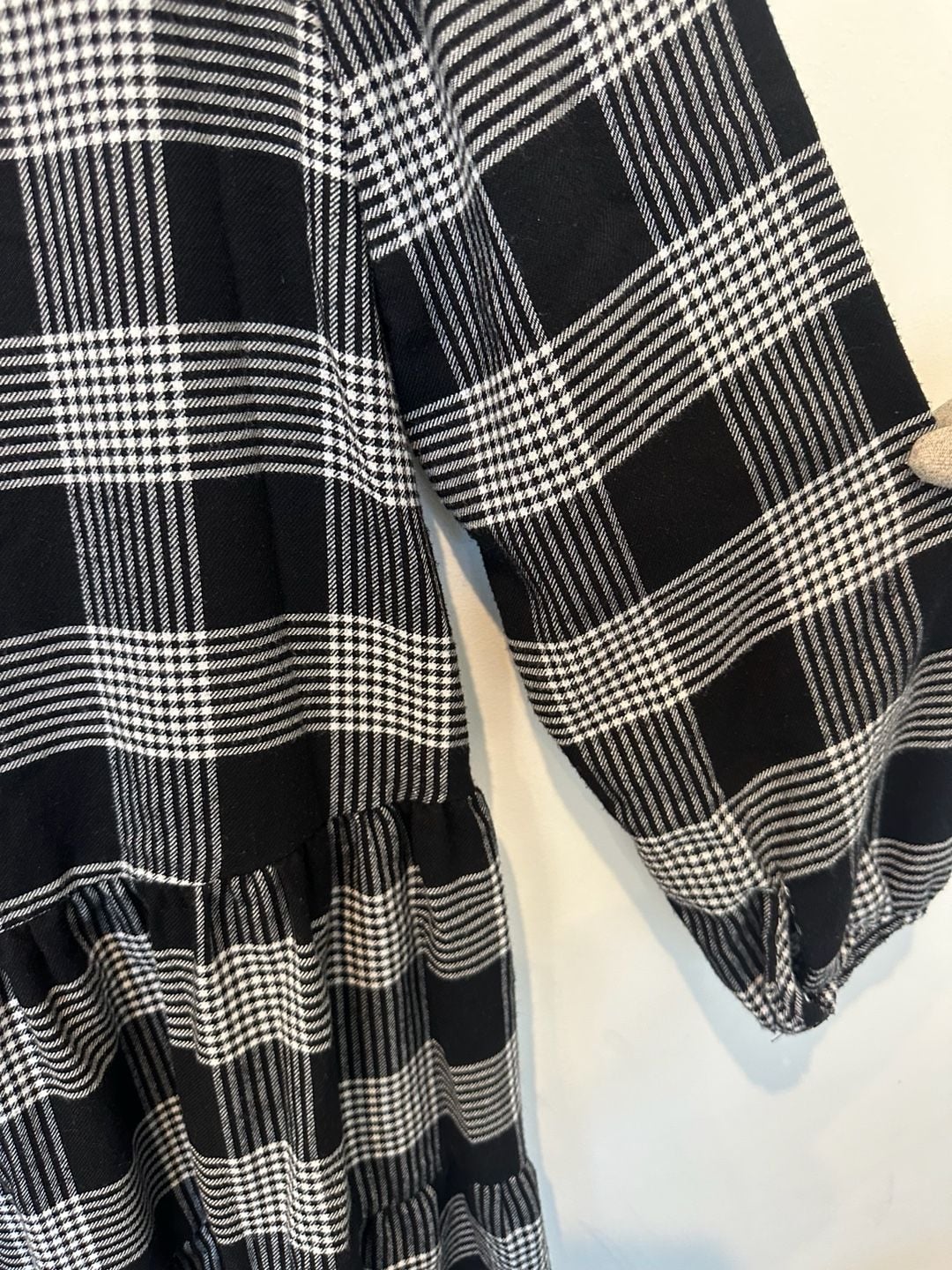Loft Plaid Tiered Dress Size 8 Black White Long Sleeve Button Front 4