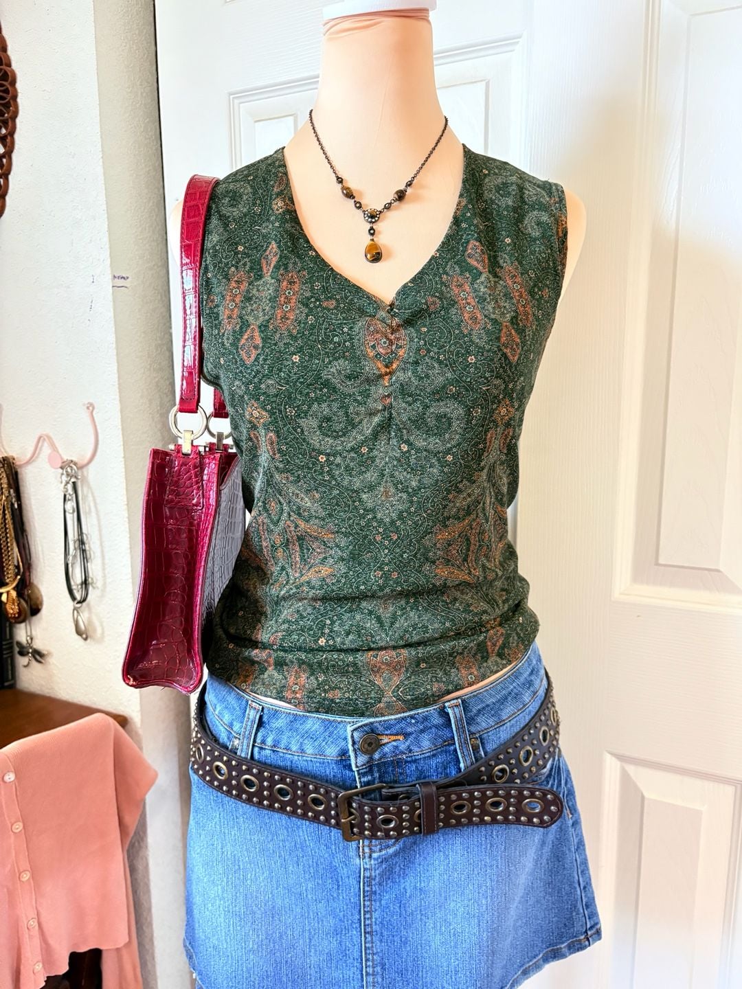 Vintage Y2K Early 2000s Green Paisley V-Neck Sleeveless Top 2