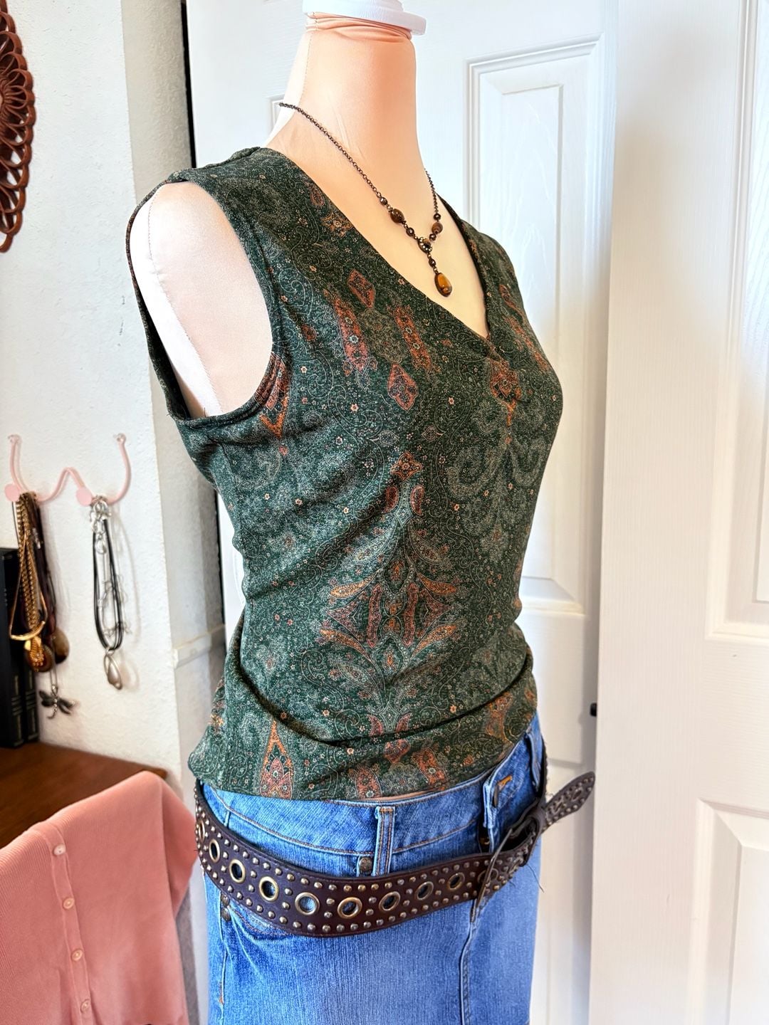Vintage Y2K Early 2000s Green Paisley V-Neck Sleeveless Top 4