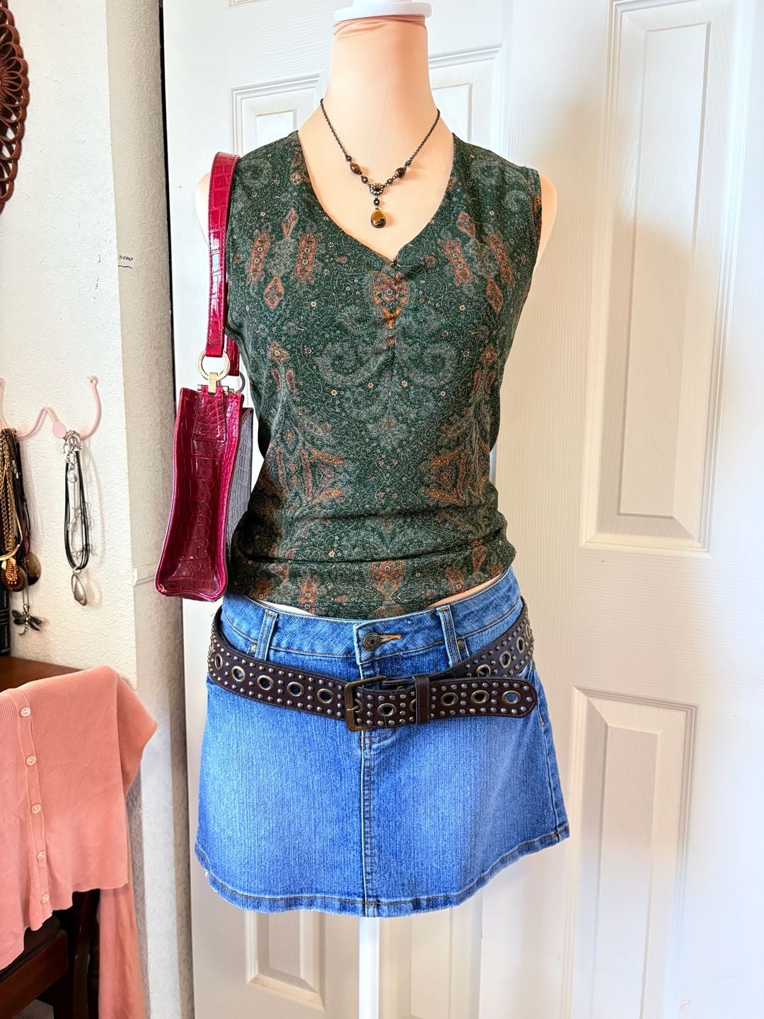 Vintage Y2K Early 2000s Green Paisley V-Neck Sleeveless Top 3