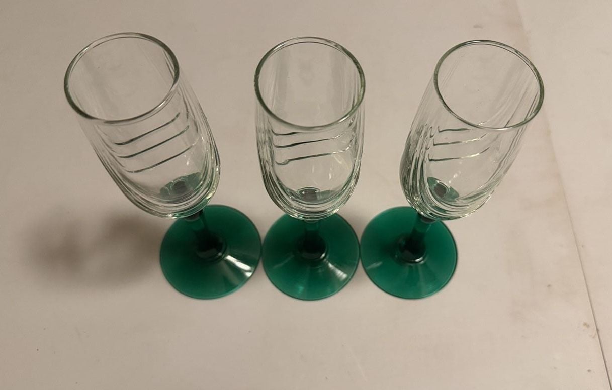 Green Stem Swirl Champagne Flutes Set of 3 2