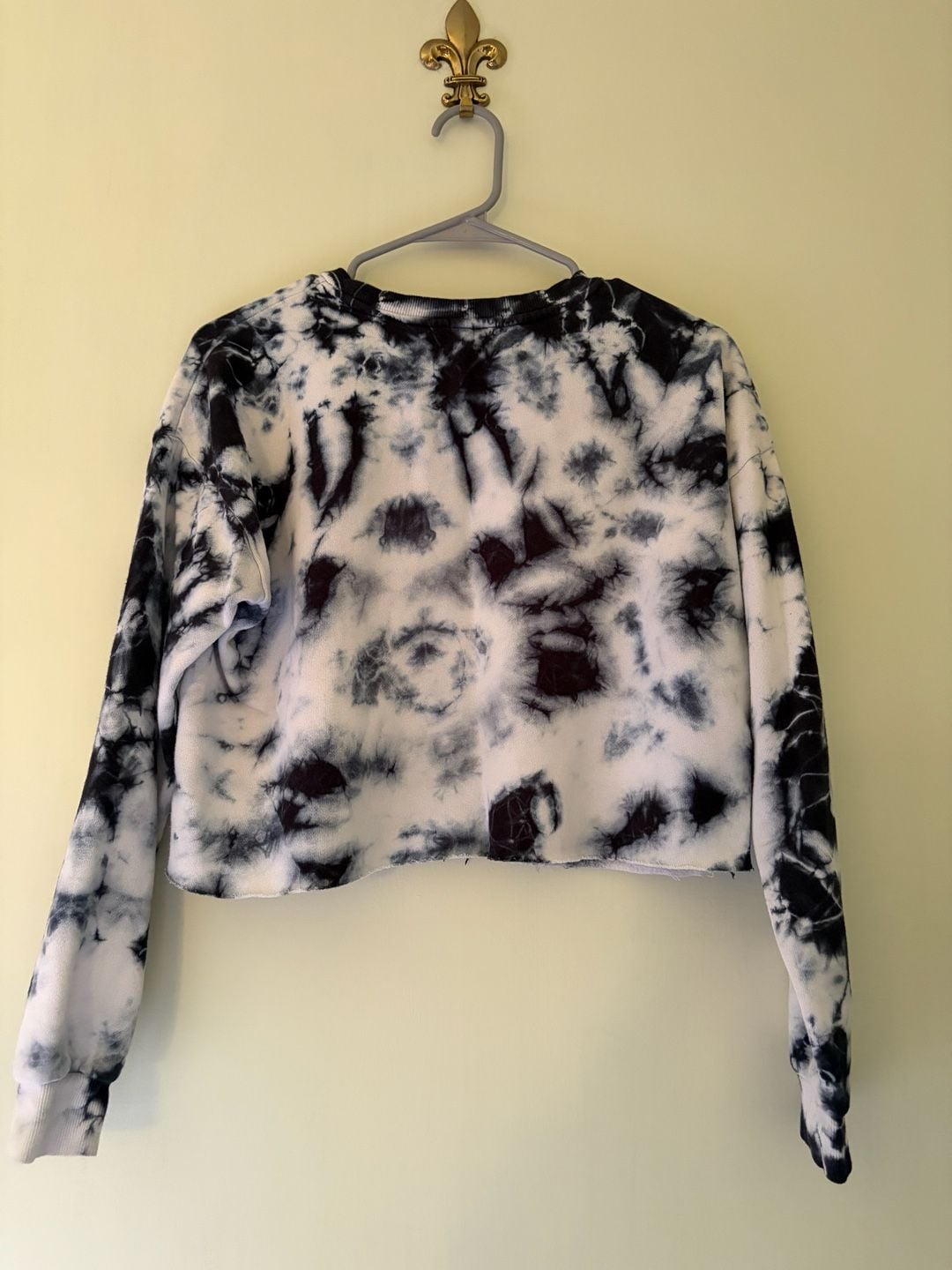 Blue and White Tie Dye Crop Sweatshirt 6