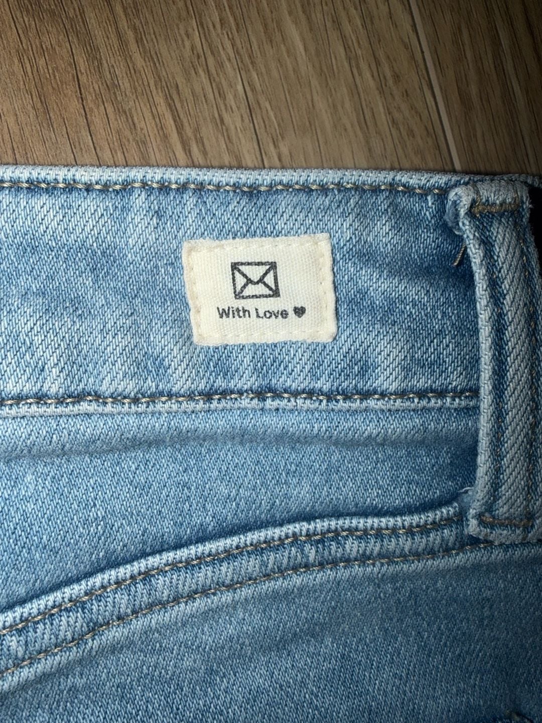 L.T.J. Light Wash Distressed Denim Shorts – Medium 10