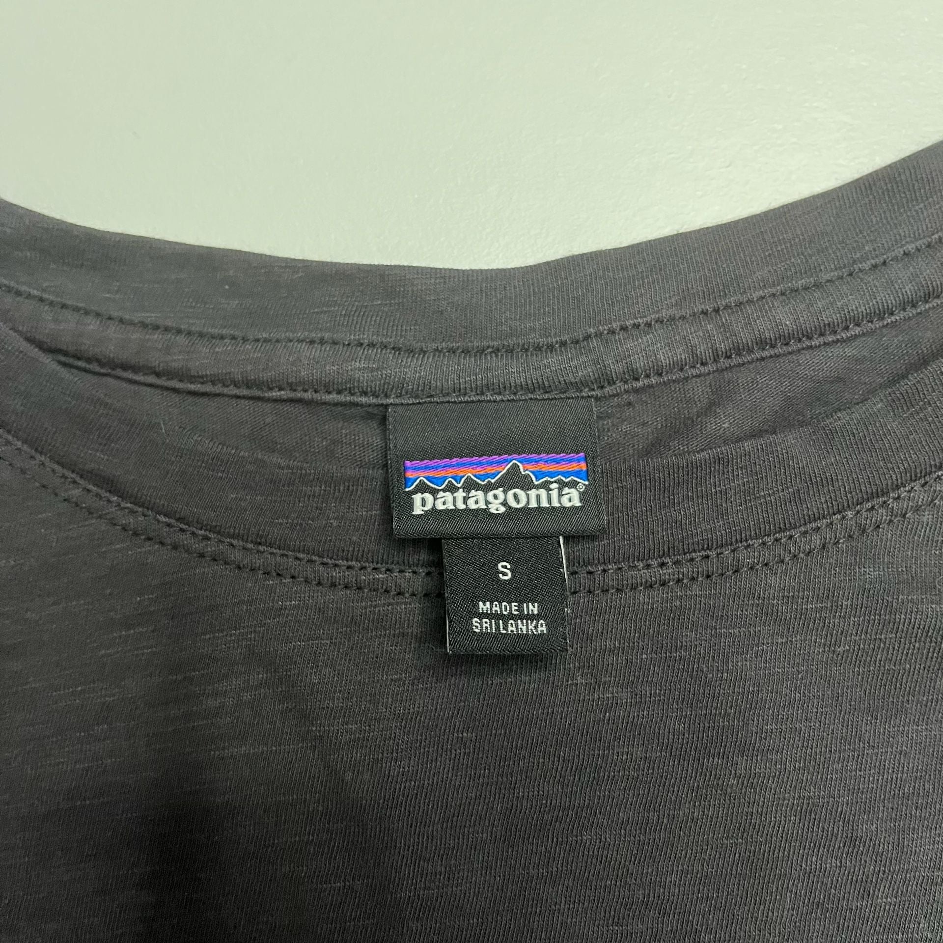 Patagonia Women's Charcoal Gray Oversized Long Sleeve Crewneck Size S 4