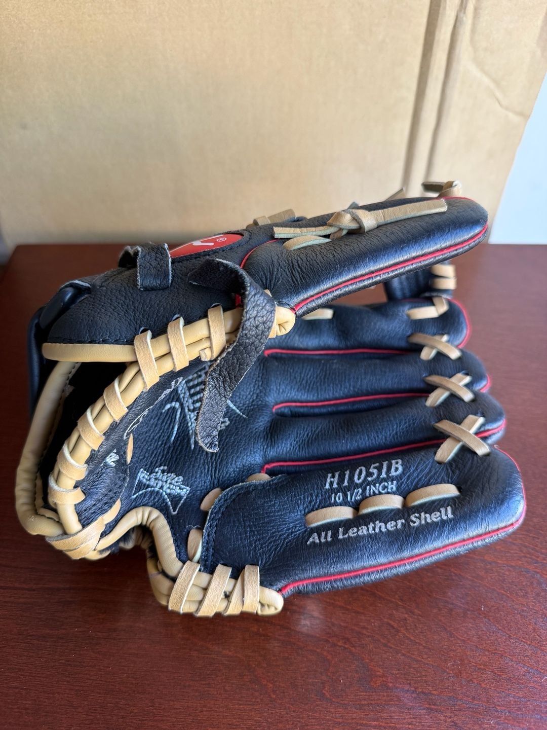 Rawlings Highlight H1051B 10 1/2 Inch Baseball Glove 1