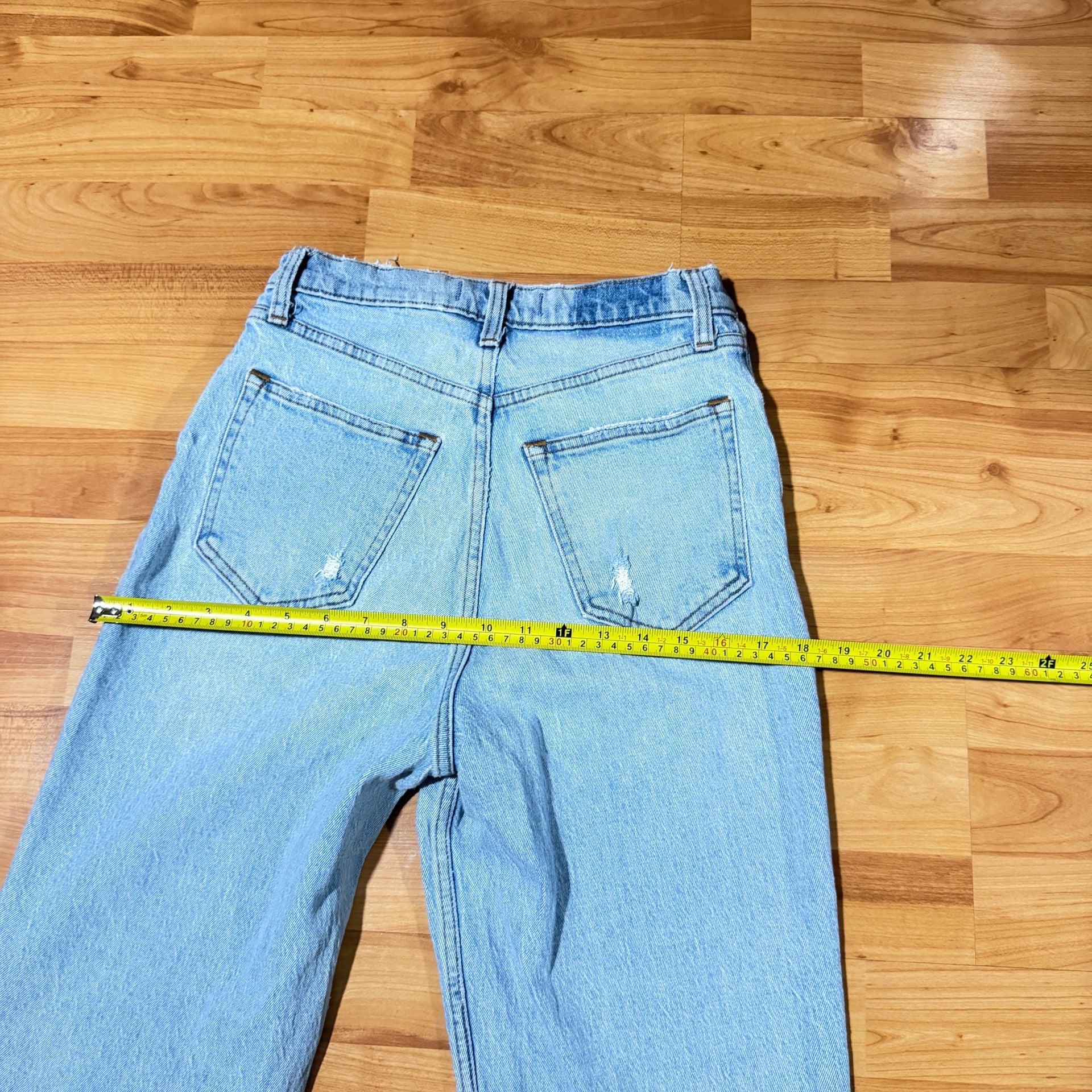 Abercrombie & Fitch Curve Love 90s Straight Ultra High Rise Jeans 27/4 5