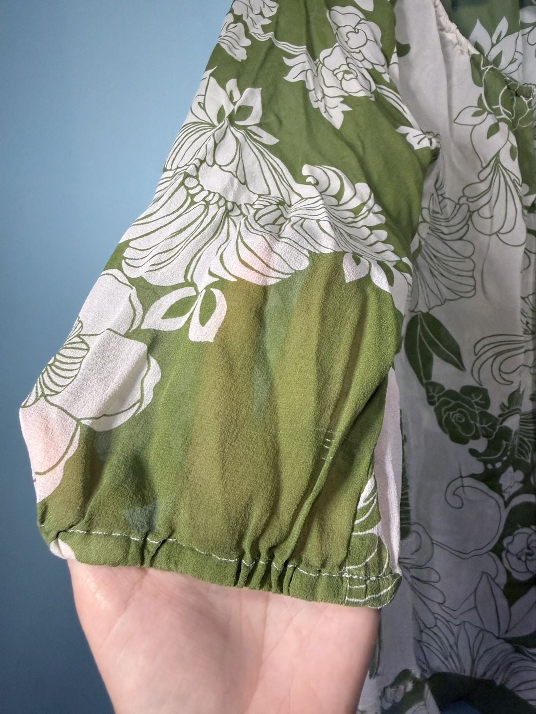 Ann Taylor Silk Floral Blouse Size 10 Green White Tie Neck 3