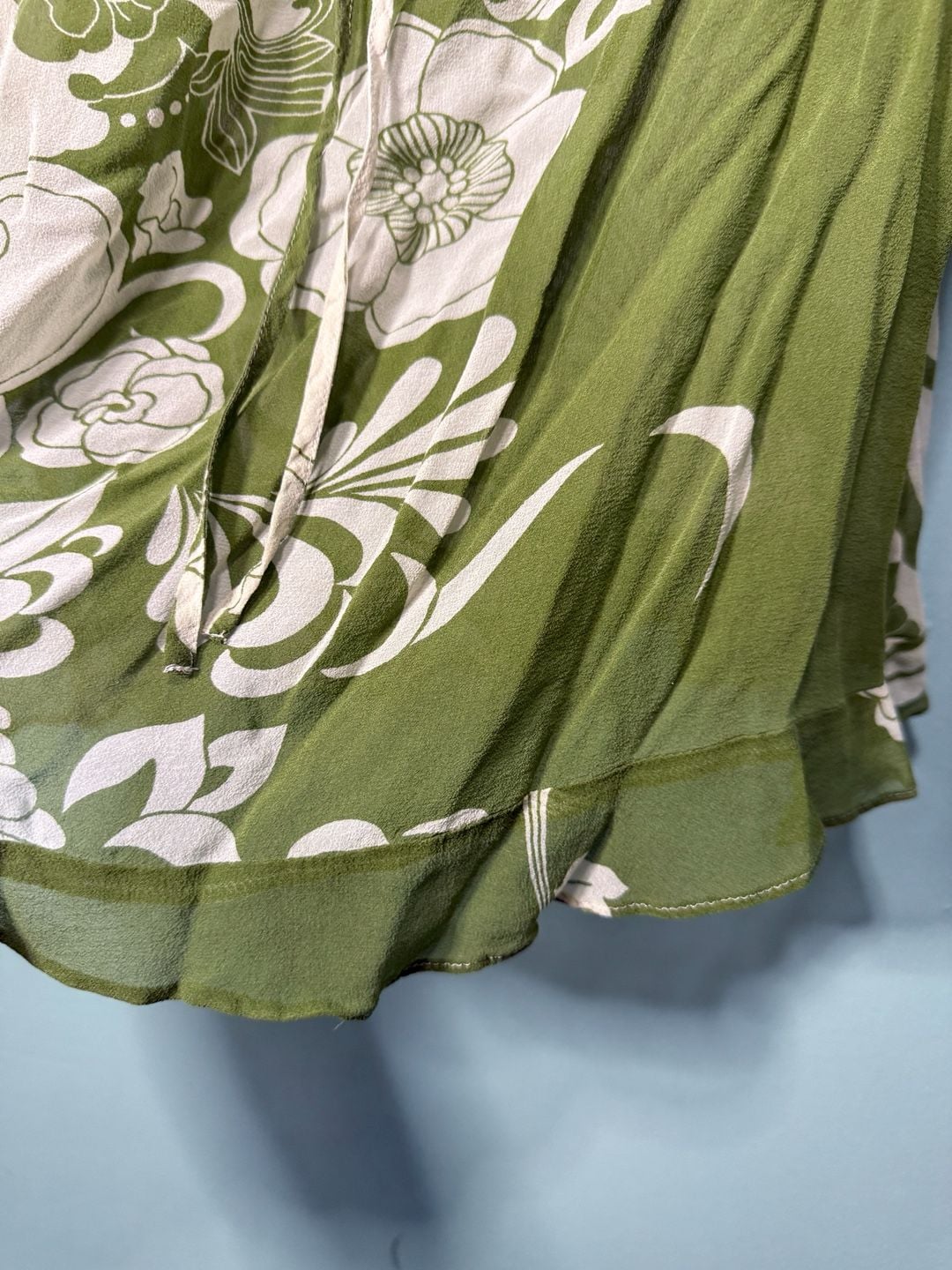 Ann Taylor Silk Floral Blouse Size 10 Green White Tie Neck 4