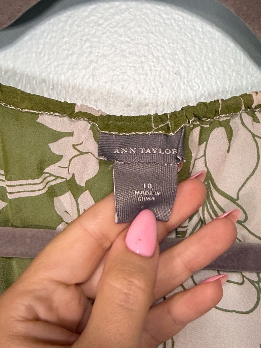Ann Taylor Silk Floral Blouse Size 10 Green White Tie Neck 5