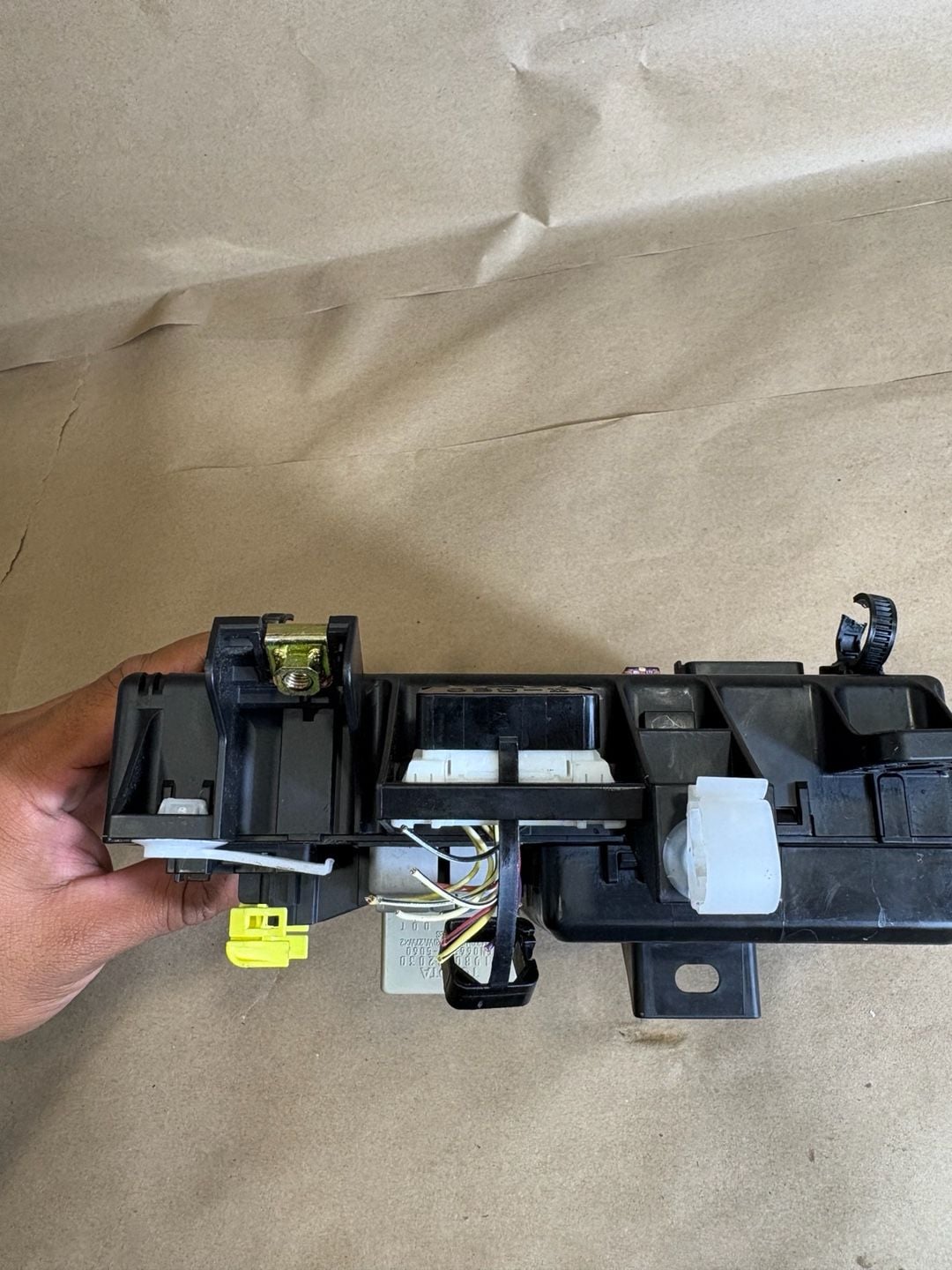 Toyota Delphi Fuse Box Junction Block OBD-II Used Good 9