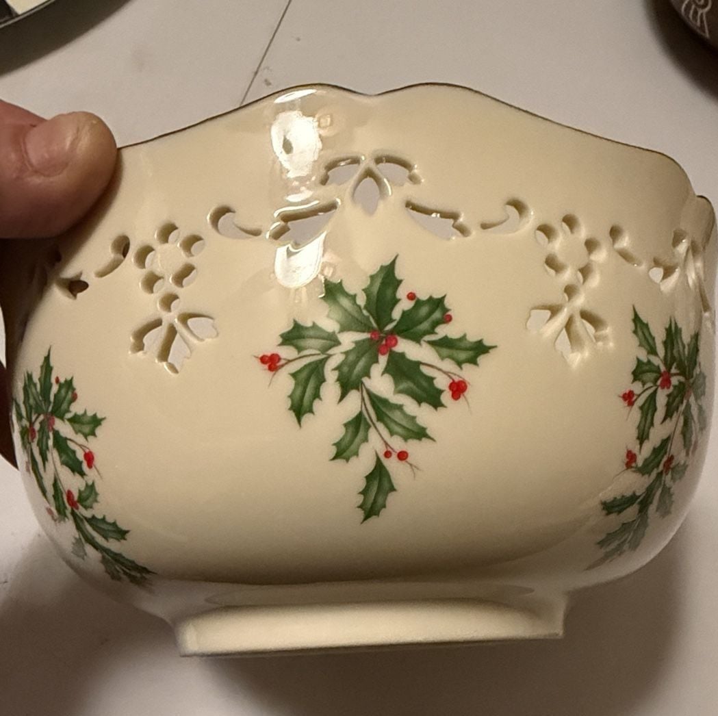 Lenox Holiday Pierced Bowl 2