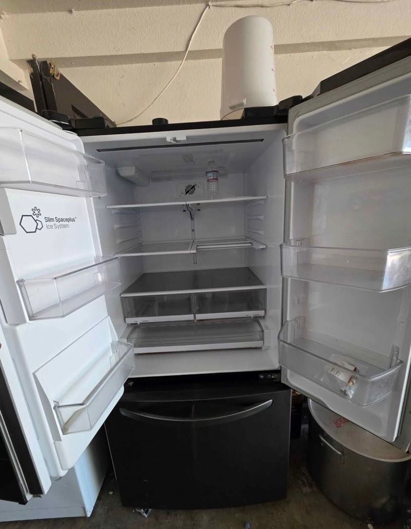 LG French Door Refrigerator with Ice Maker Stainless Steel 2