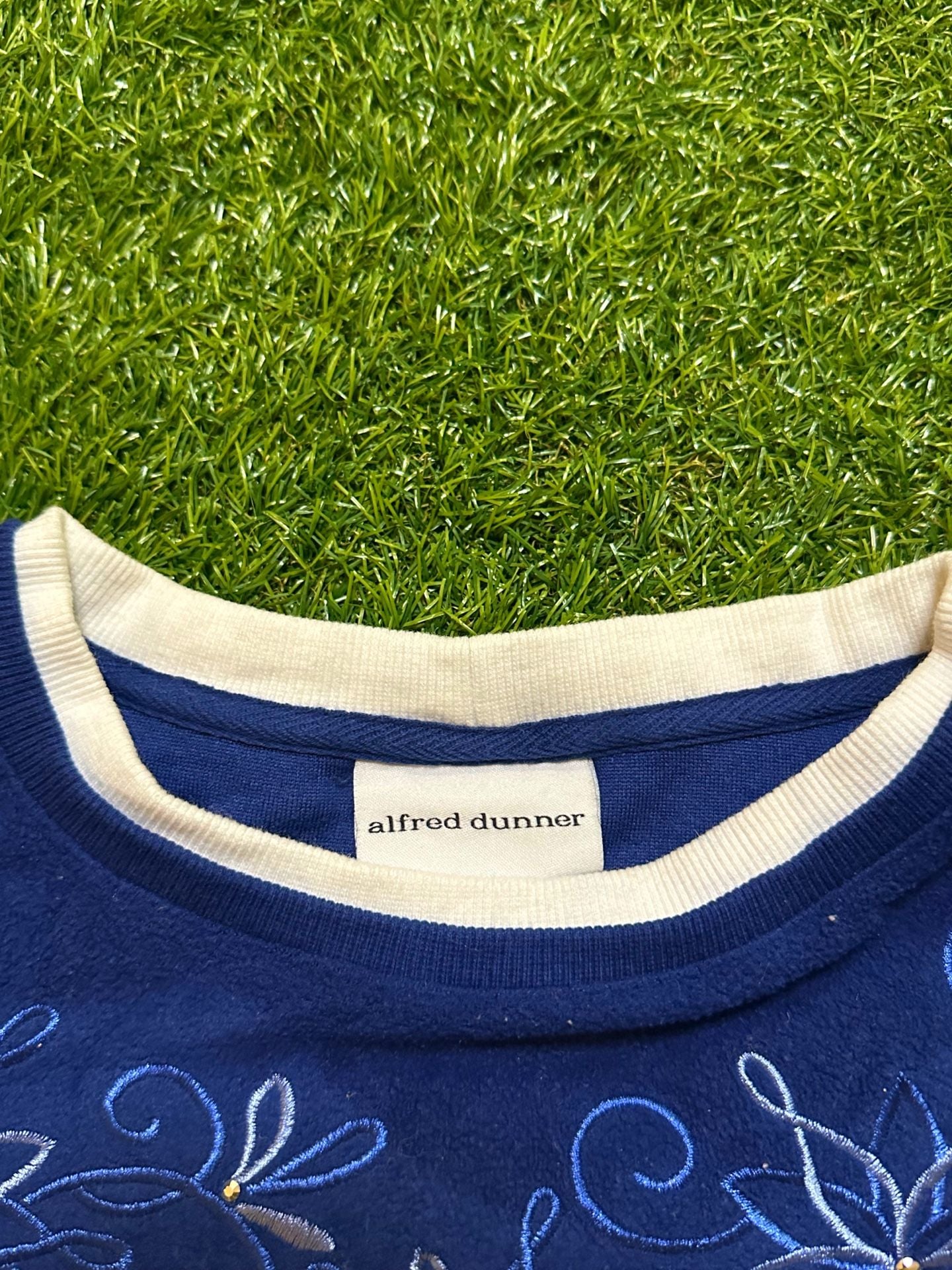 Vintage 1990s Alfred Dunner Embroidered Sweatshirt Blue 7