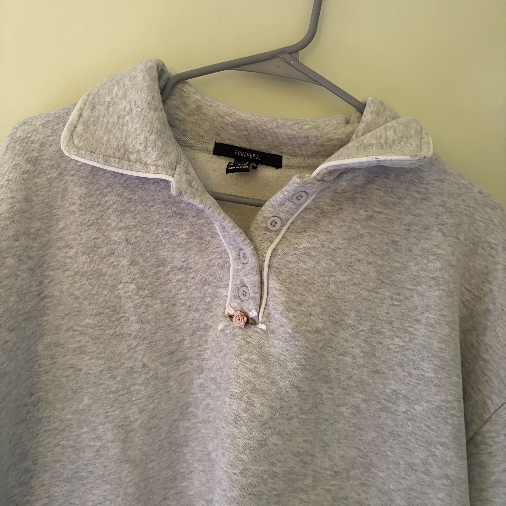 Forever 21 Grey Cropped Pullover Sweatshirt 3