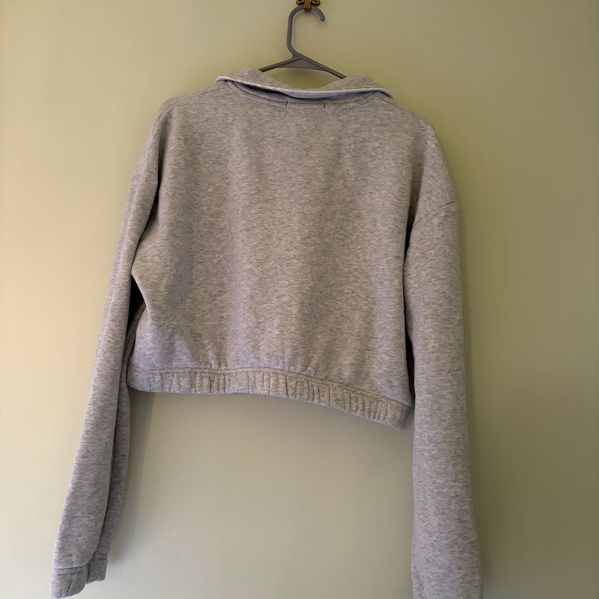 Forever 21 Grey Cropped Pullover Sweatshirt 5